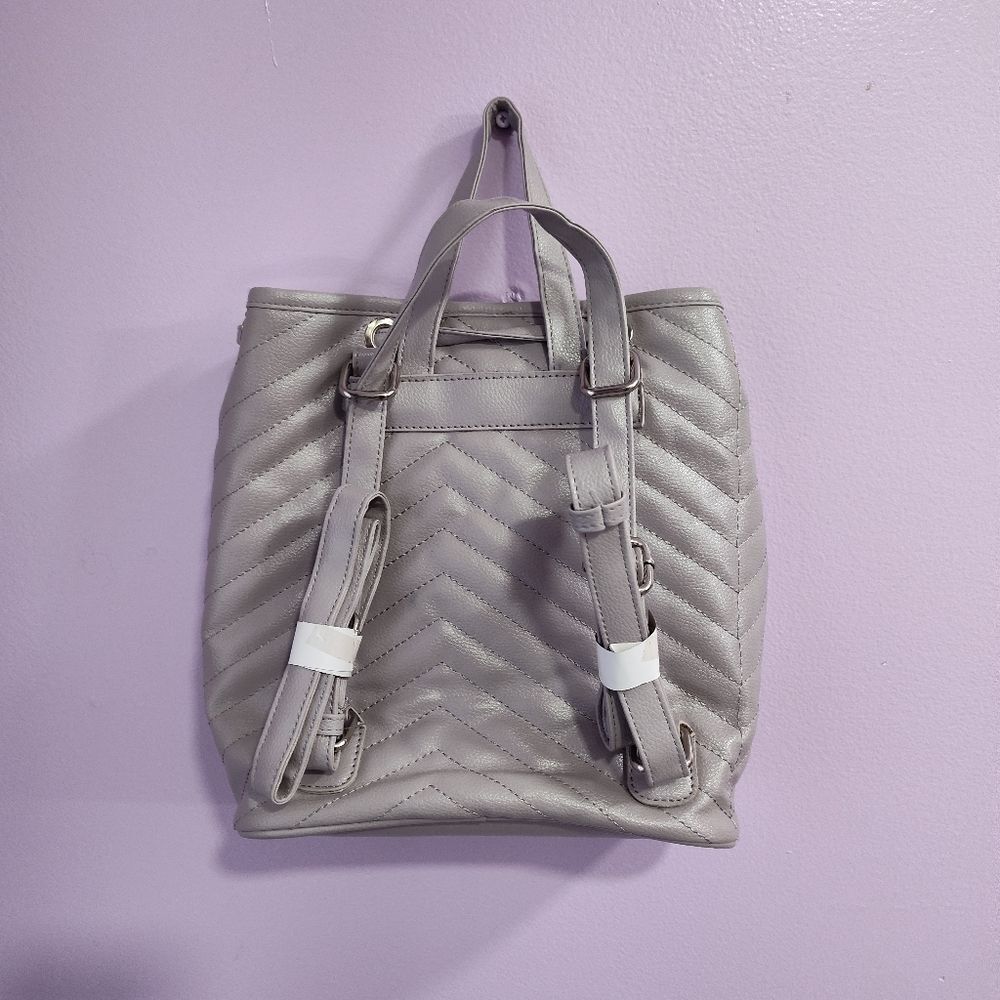 BELLA RUSSO Grey Quilted Faux Leather Backpack Purse New no tags - Picture 2 of 7